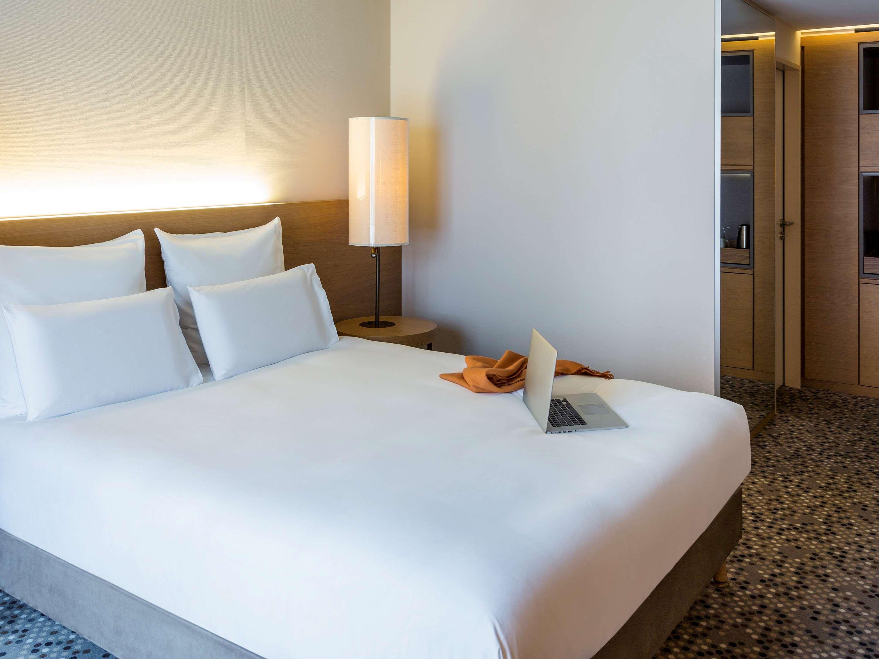 Отель Pullman Basel Europe Экстерьер фото