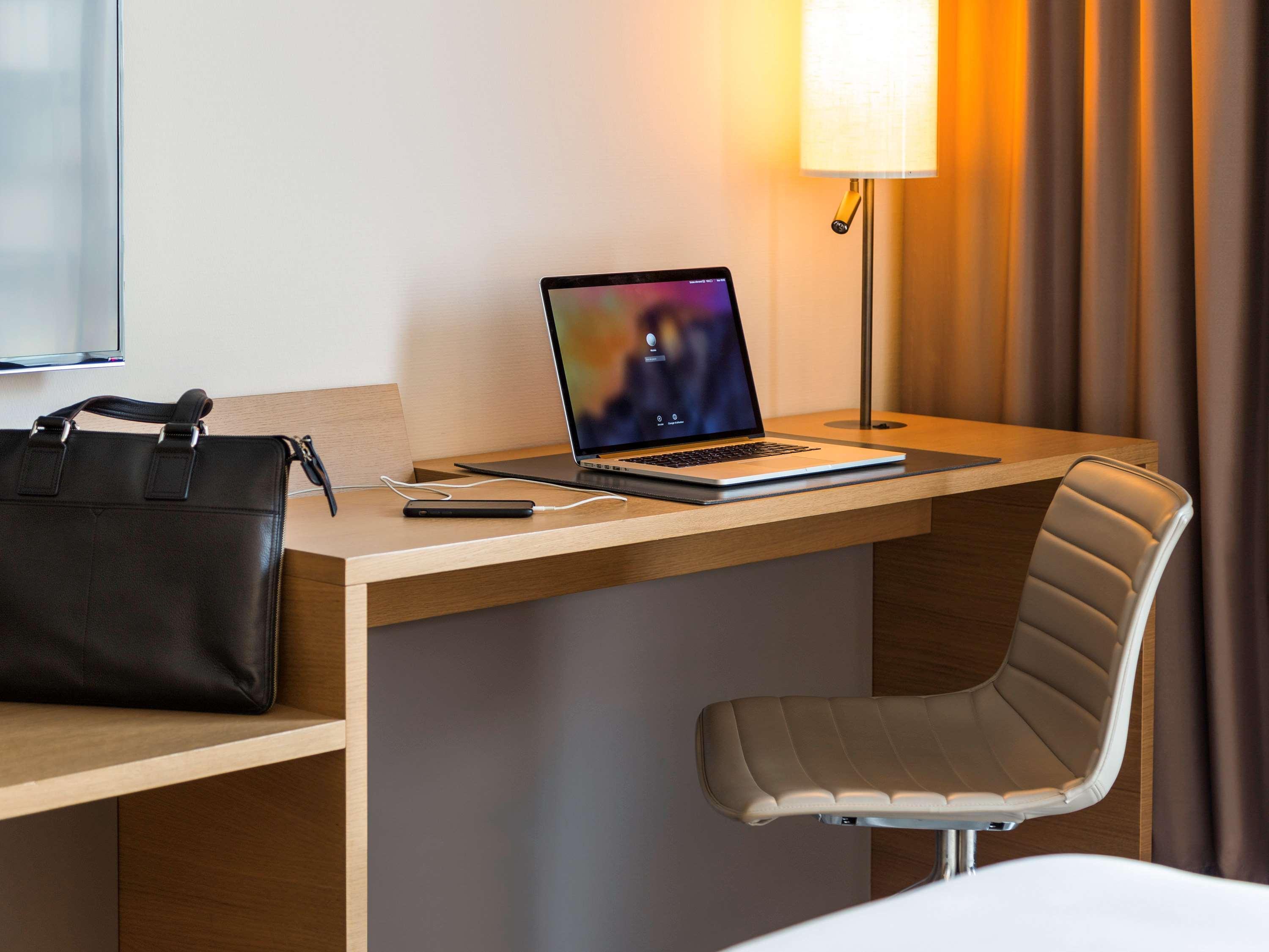 Отель Pullman Basel Europe Экстерьер фото