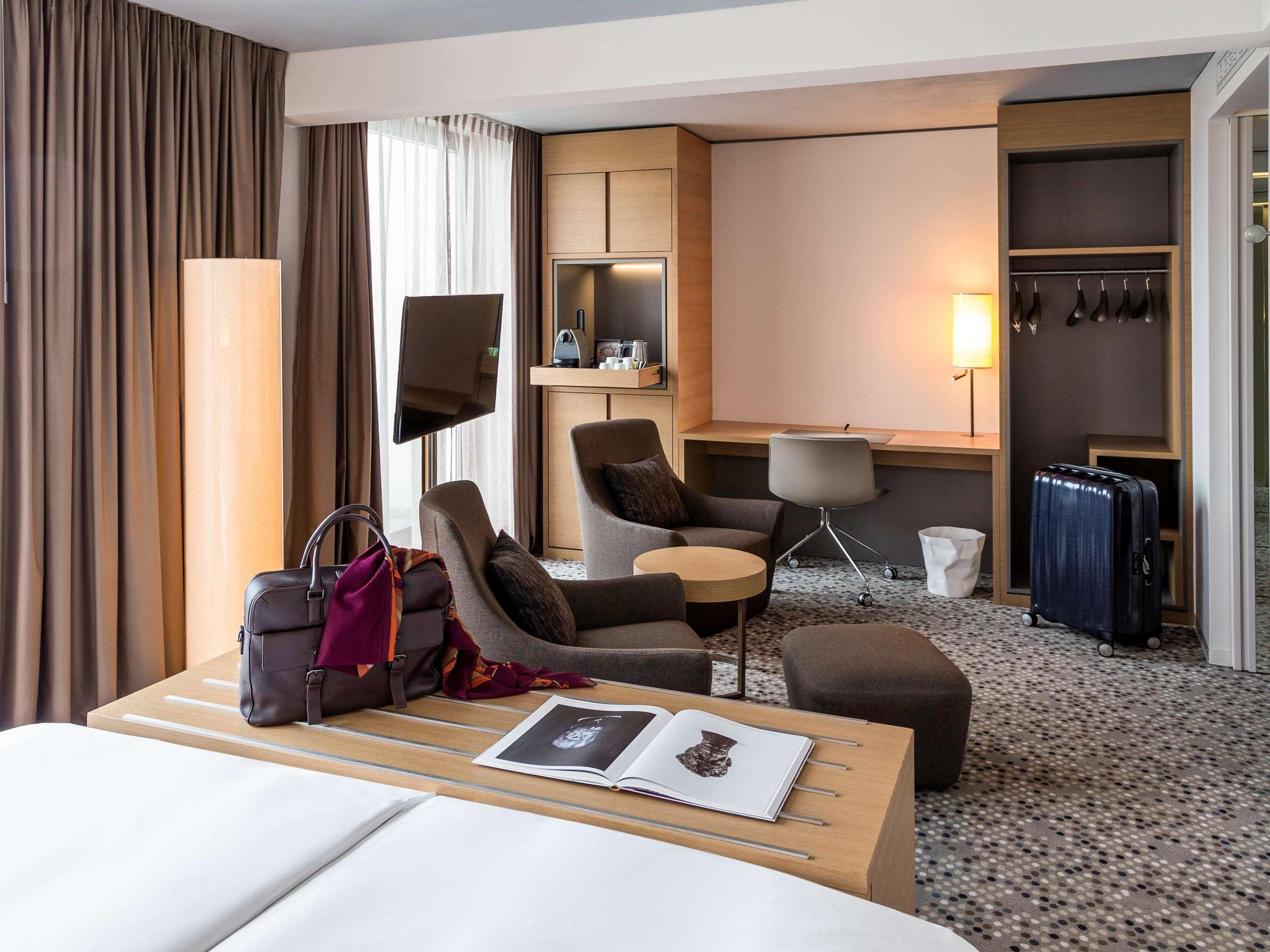 Отель Pullman Basel Europe Экстерьер фото