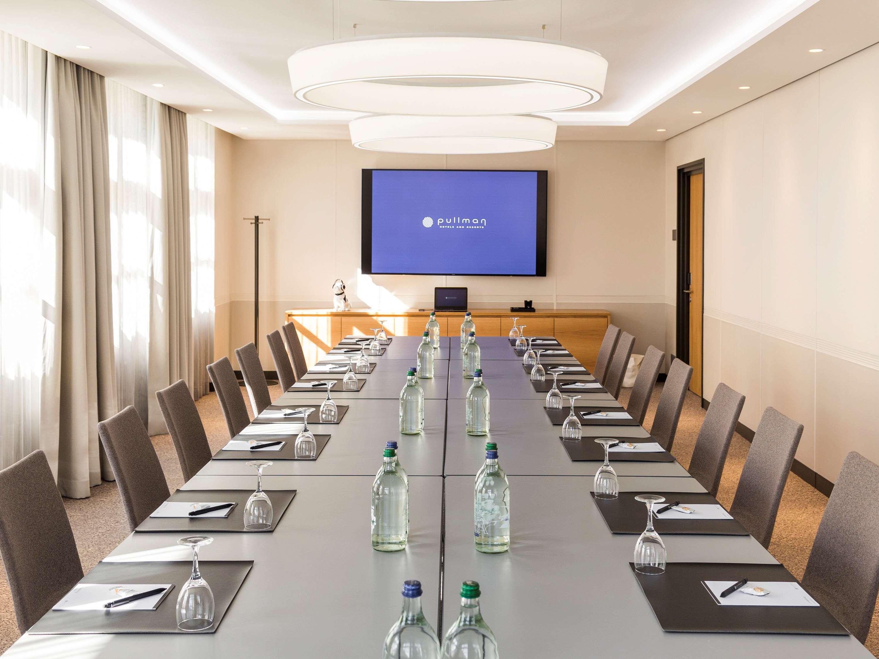 Отель Pullman Basel Europe Экстерьер фото