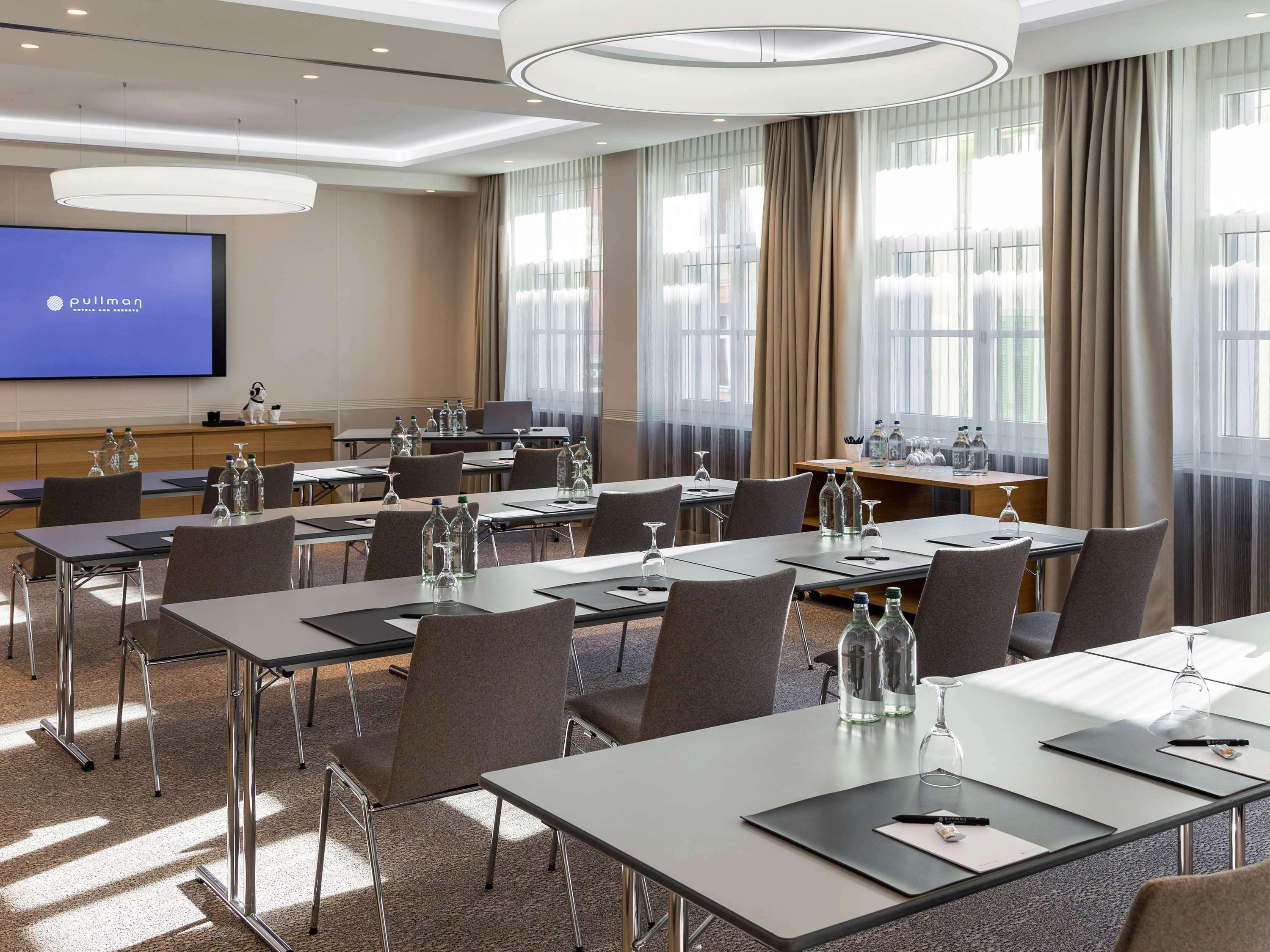 Отель Pullman Basel Europe Экстерьер фото
